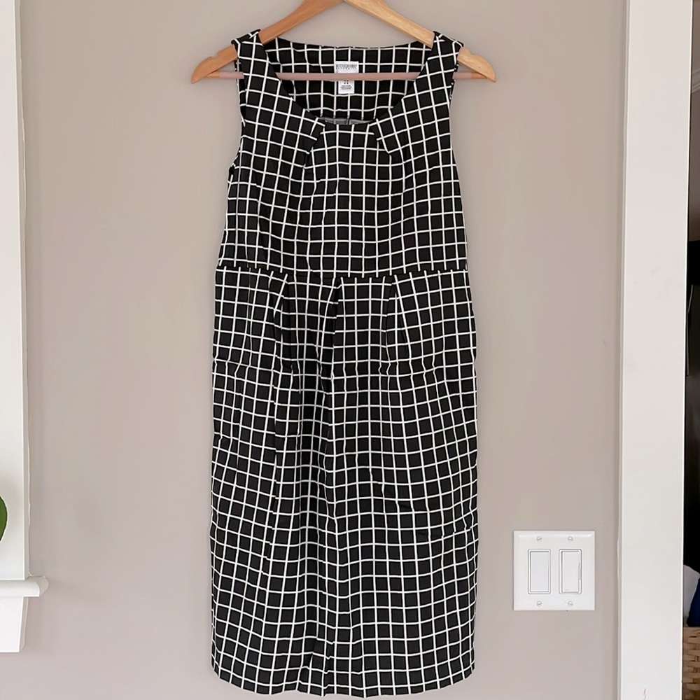 Motherhood maternity black checkered dress with pockets.